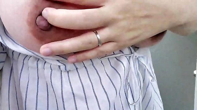 JAV Divorcee s Outdoor Masturbation Leads to Explosive Squirt Orgasm - Must Watch!