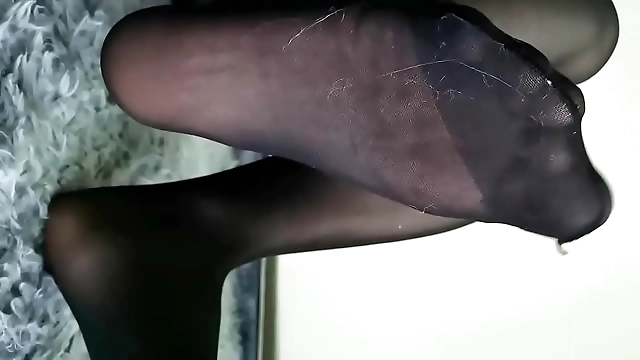 Japanese ASMR Goddess Gets Her Feet Worshipped by a Big Cock - English Title