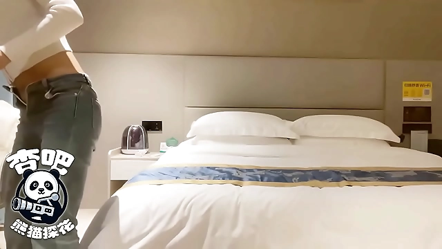 Outrageously Sexy Xinjiang Hottie Gives Passionate Performance in Bed
