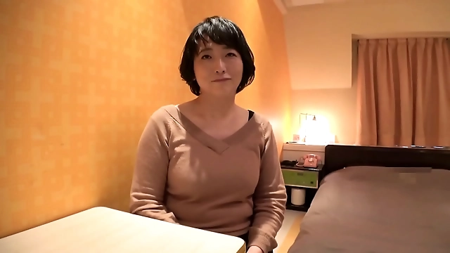 A Luscious Pregnant Japanese MILF in a Hotel Room: Raw and Uncut Footage