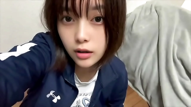 JAV Porn: Luscious Babe Wearing Jersey and Jeans Jerks Off with Toy