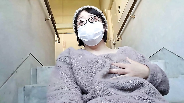 JAV MILF Aika-Frau Gets Wet and Wild with Outdoor Masturbation: Unleash Your Desires with This Luscious Lady